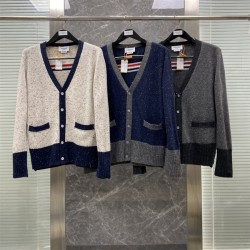 Thom Browne 2022 Autumn and Winter New Classic British Wind Flower Back Color Cardigan